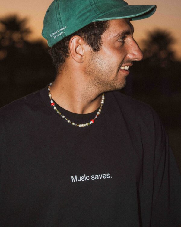 T-shirt Music Saves